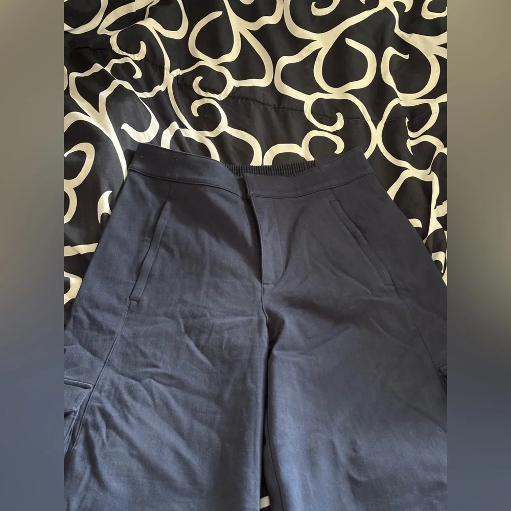 Alo Wide Leg Cargo Show off Trouser- Navy - Picture 2 of 6